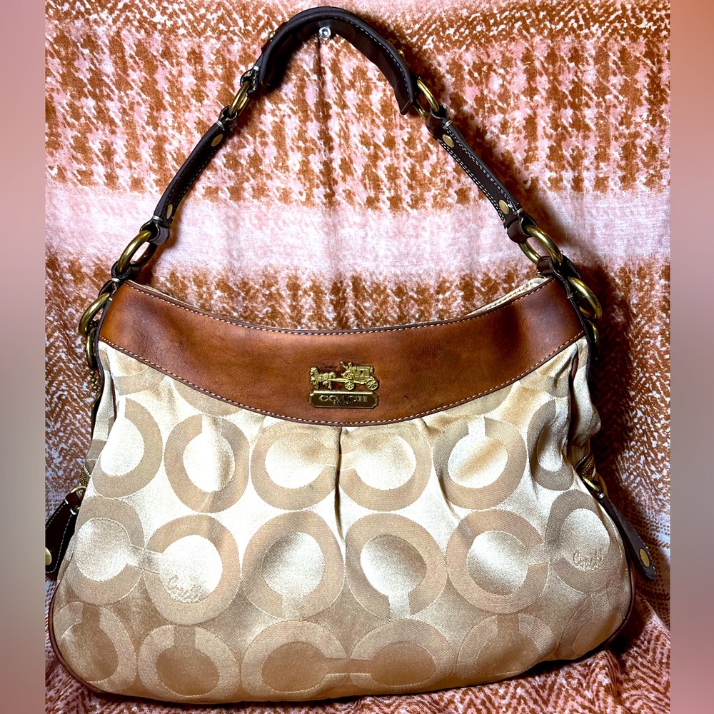 COACH HANDBAG